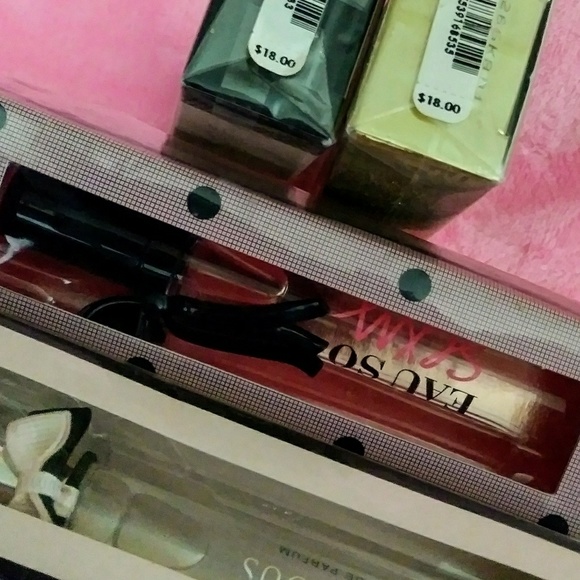 VICTORIA'S SECRET NWT ROLERBALL BUNDLE OF 4 EDP - Picture 2 of 4